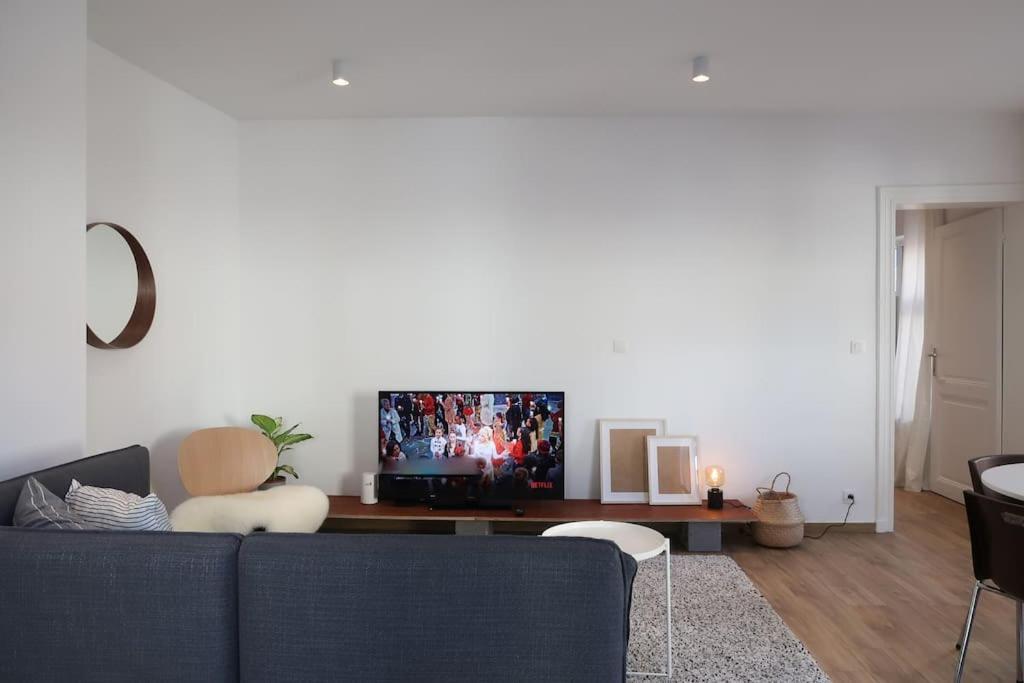 1 Bedroom In Center - 3rd Floor