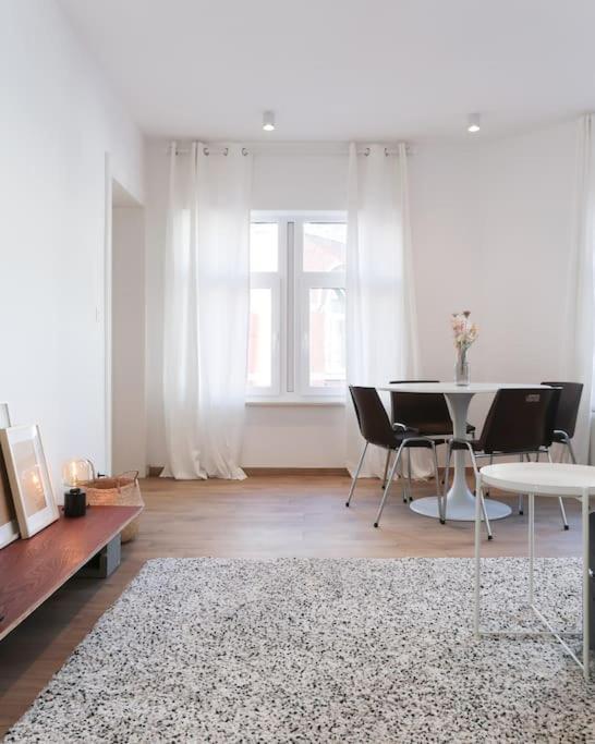 1 Bedroom In Center - 3rd Floor *